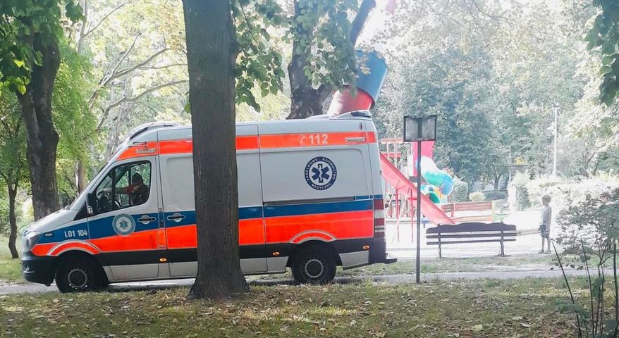 Wypadek na placu zabaw. Potrzebna była interwencja pogotowia