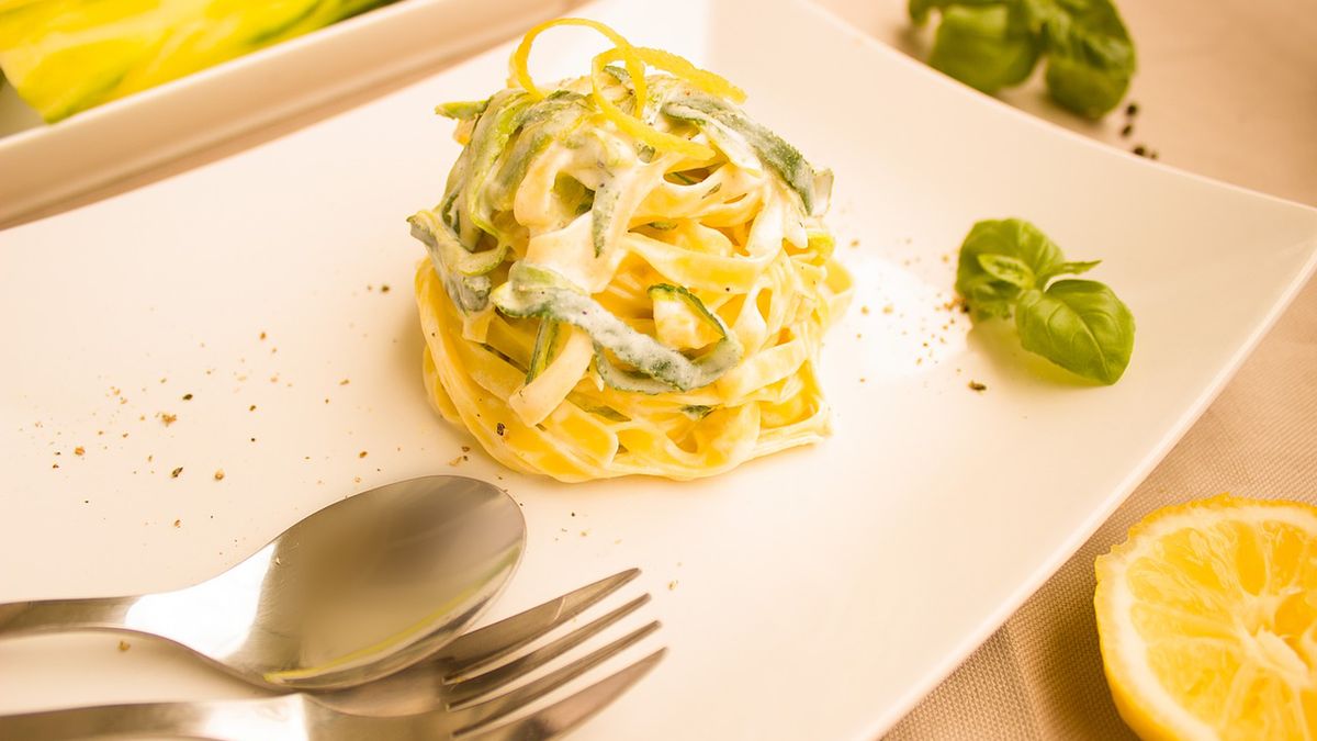 Makaron jajeczny ugotowany bez dodatku soli (niewzbogacony)