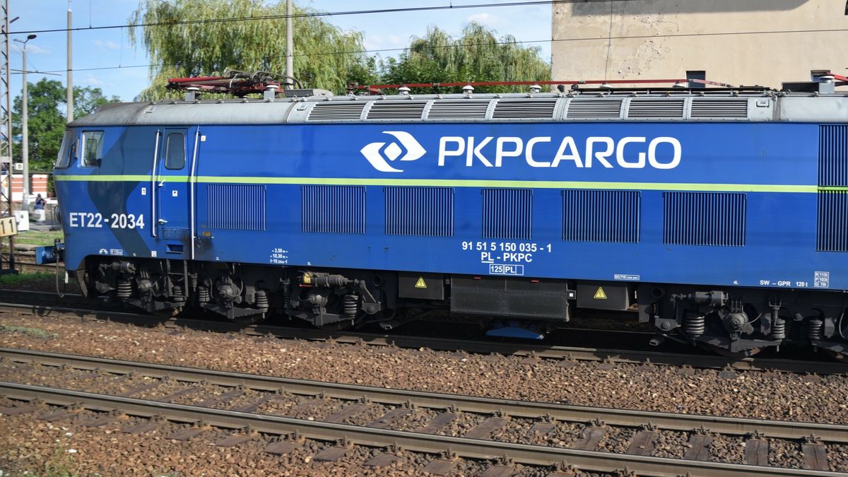 Stock Bart?omiej Magierowski
Fot. Bartlomiej Magierowski/East News. Wroclaw 18.07.2024. PKP Cargo pociag towarowy ET22 mija stacje Wroclaw Soltysowice.
Bartlomiej Magierowski