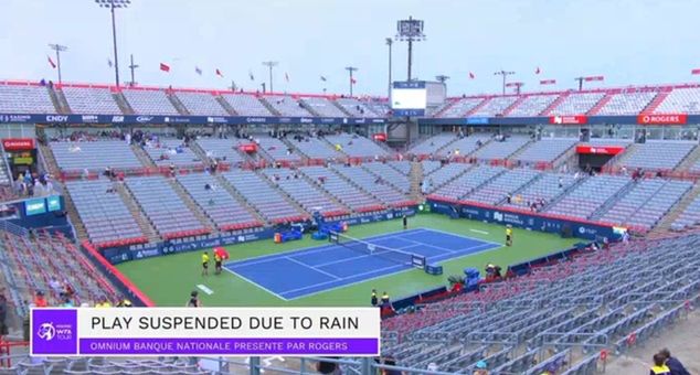 Deszcz na korcie centralnym w Montrealu (foto: WTA TV)