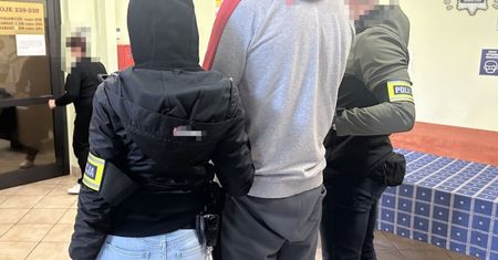 Napadł na 32-latkę i zerwał z niej ubranie. Nikt nie reagował