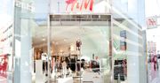 H&M traci klientów, a towary zalegają w magazynach. Pierwszy spadek przychodów w historii
