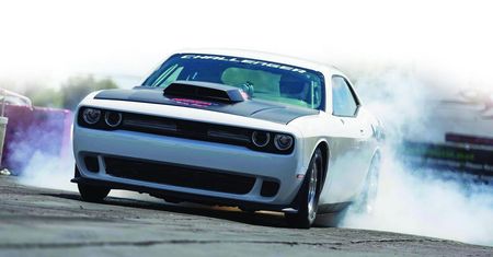 Dodge Challenger do ścigania po prostej [wideo]