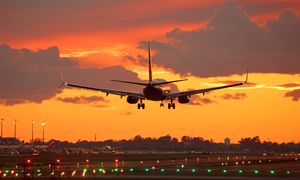 Panika na pokładzie, sufit walił im się na głowy. Awaria Boeinga 737
