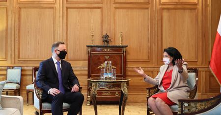 Polska zamierza podzielić się szczepionkami. Andrzej Duda wskazuje kraj