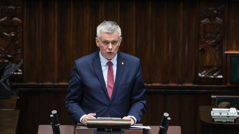 Warszawa, 15.05.2024. Minister spraw wewnętrznych i administracji Tomasz Siemoniak na sali plenarnej Sejmu w Warszawie, 15 bm. Izba kontynuuje obrady. Zajmuje się m.in. projektem zmian w ustawie o pomocy obywatelom Ukrainy. (amb) PAP/Leszek Szymański