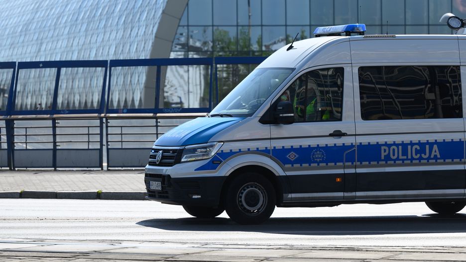 �wiczenia
Jakub Kaczmarczyk
�wiczenia, policja, ratownictwo drogowe, ratownik, symulacja, wypadek, centrum miasta, pijany kierowca, potr�cenie, samochodowy, s�u�by ratunkowe, radiow�z, w�z policyjny