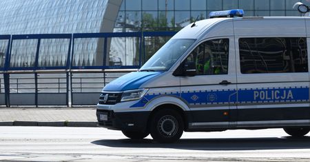 Makabryczne sceny w Warszawie. Mężczyzna kilkukrotnie postrzelony