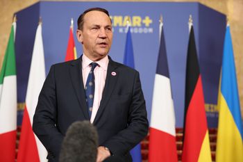 Sikorski o "odpowiedzi na wrogi akt". Wytłumaczył powody decyzji ws. Rosji
