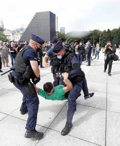 Gorąco przed pomnikiem smoleńskim. Interwencja wojska i policji