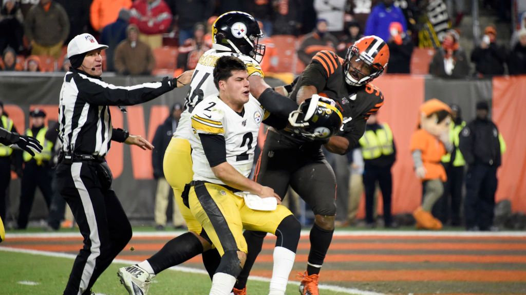 Zdjęcie okładkowe artykułu: Getty Images / Jason Miller / Myles Garrett atakujący Masona Rudolpha podczas meczu NFL