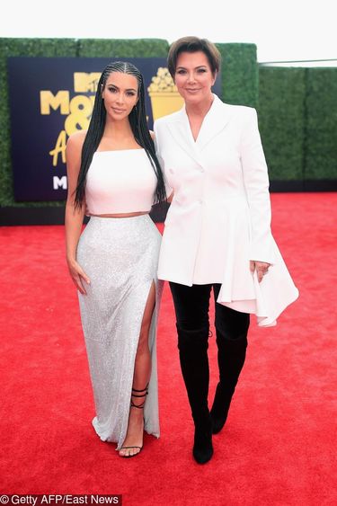 Kim Kardashian i Kris Jenner w 2018 MTV Movie oraz TV Awards w Barker Hangar  w Santa Monica w Kalifornii