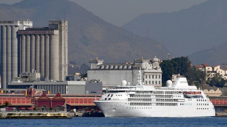 Statek "Silver Cloud" cumuje już przy nabrzeżu Maua w Rio de Janeiro