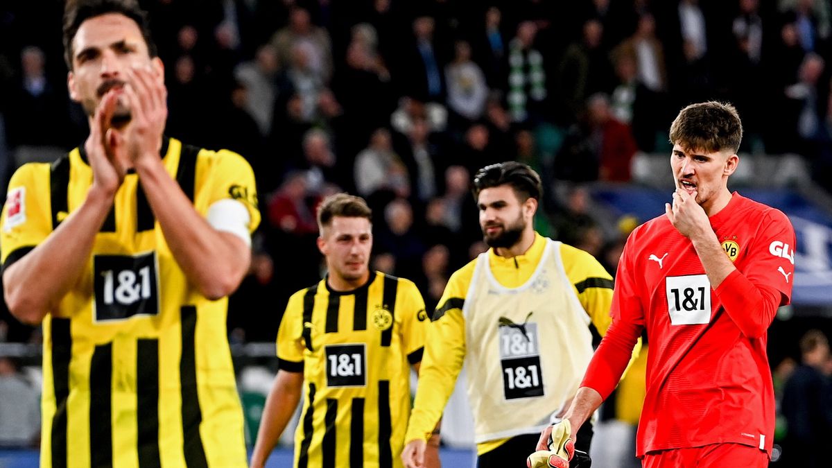 PAP/EPA / FILIP SINGER / Po meczu z Vfl Wolfsburg, piłkarze Borussi Dortumnd nie mieli wesołych min