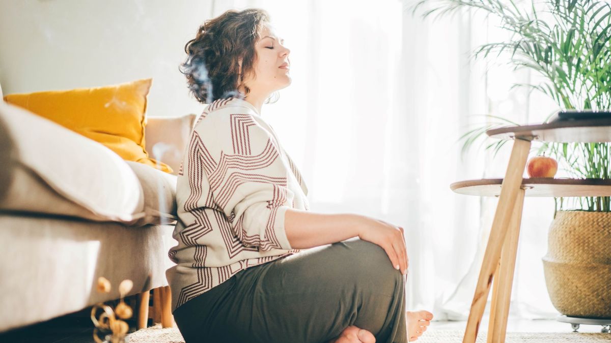 Medytacja odgrywa dużą rolę w łagodzeniu stresu.