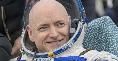 Były astronauta NASA zwrócił rosyjski medal. Mówi, co mają z nim zrobić