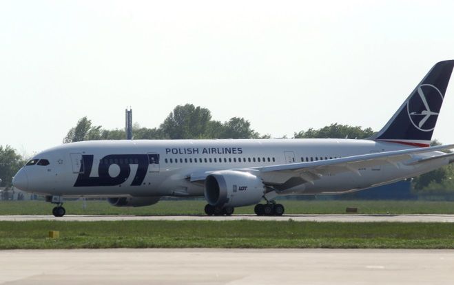 Strajk w PLL LOT: Pilot ma zapłacić karę za lot, zwolnieni pracownicy dostają propozycje powrotu