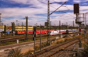 Piętrowe pociągi dla PKP Intercity powstaną na Mazowszu. Kiedy pierwsi podróżni wsiądą na ich pokłady?