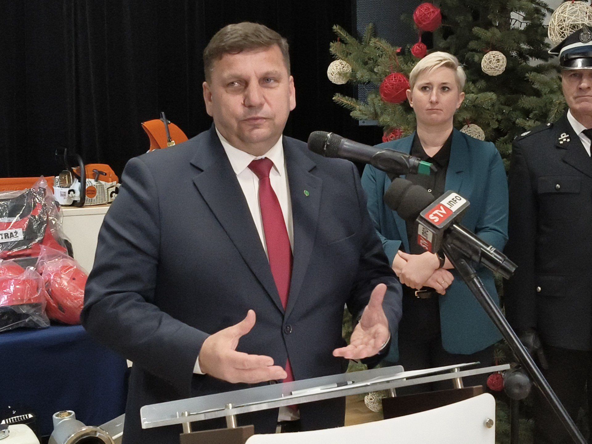 Sprzęt przekazał także Michał Skotnicki wicewojewoda świętokrzyski.