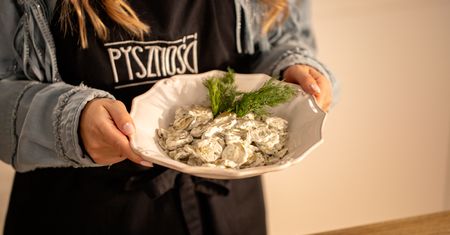 Nie musisz rezygnować z ulubionego dodatku do obiadu. Zimową mizerię zrób z tych ogórków