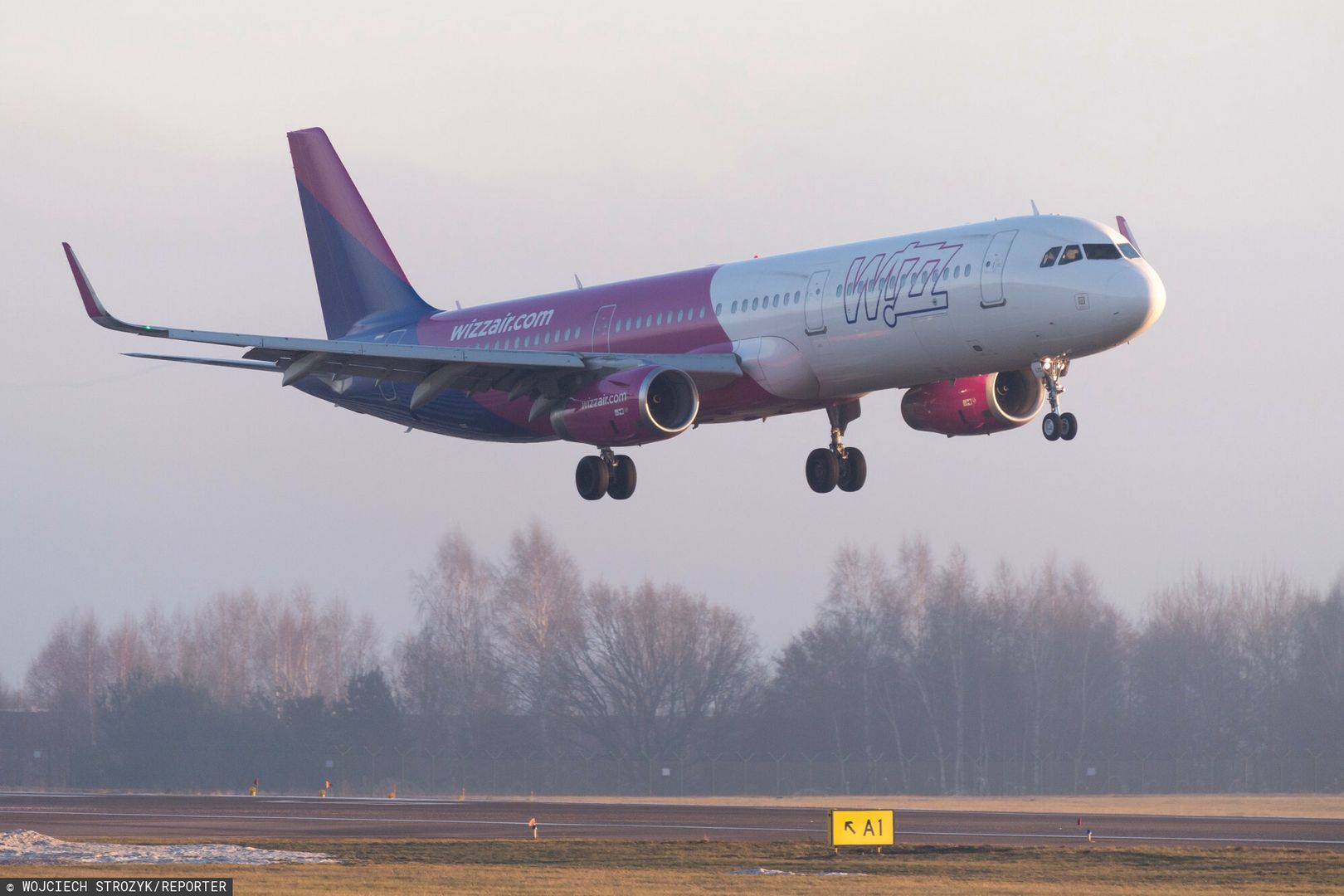Awaryjne lądowanie maszyny linii Wizz Air