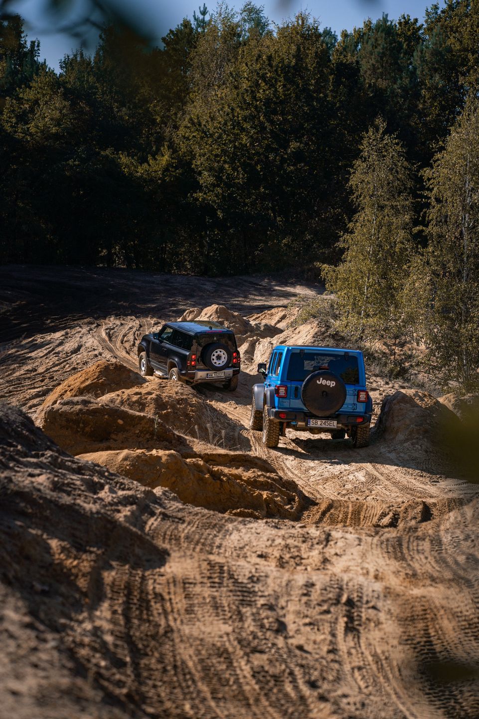 Jeep Wrangler i Land Rover Defender