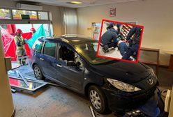 Pijany obcokrajowiec wjechał w posterunek. Wg policji zrobił to celowo