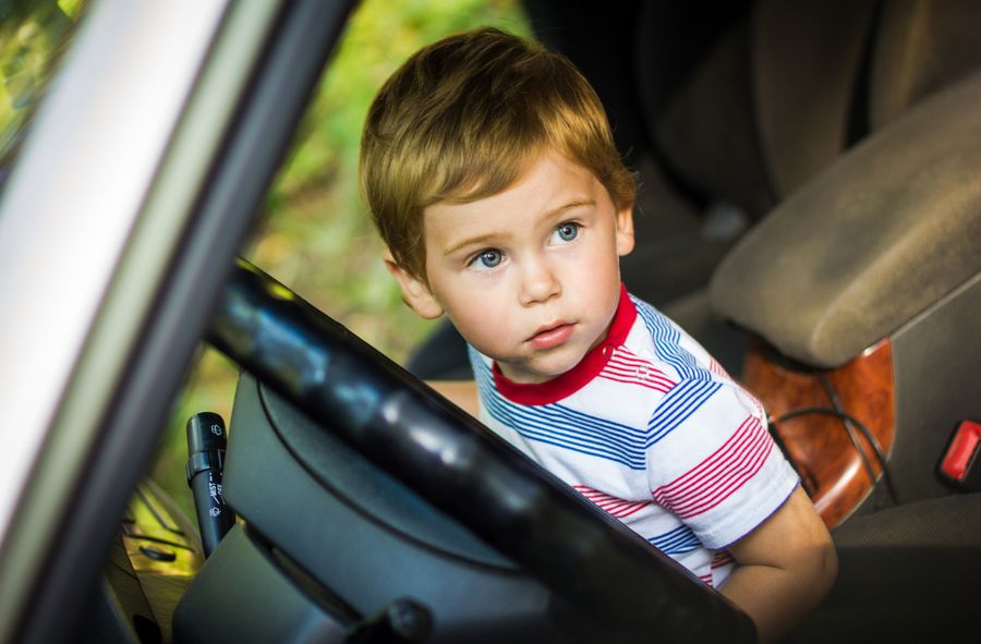 8-latek kierował auto? Został zmuszony przez matkę