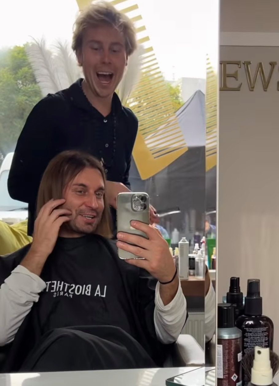 Rafał Grabias w prostych włosach