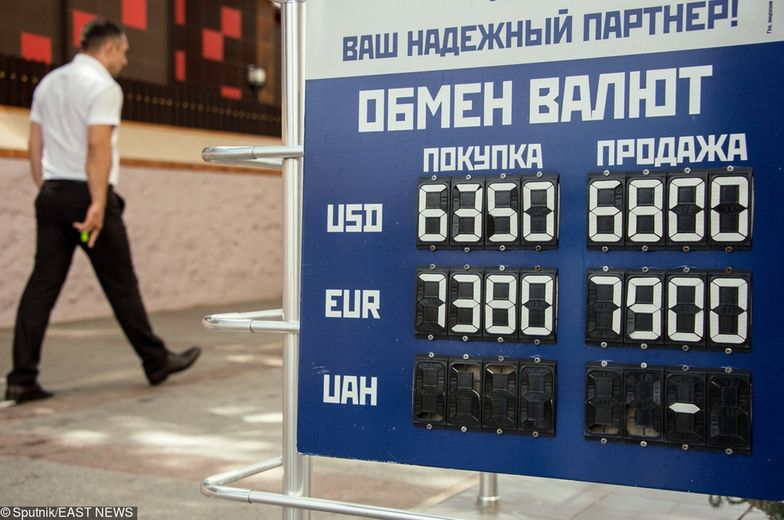 Traci rubel i rosyjska giełda.