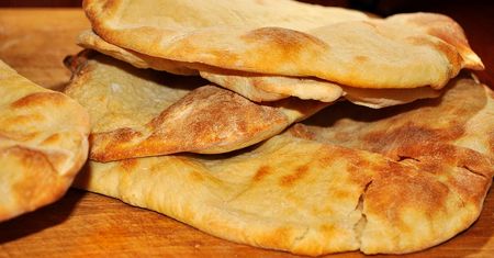 Chlebek pita z pełnego ziarna