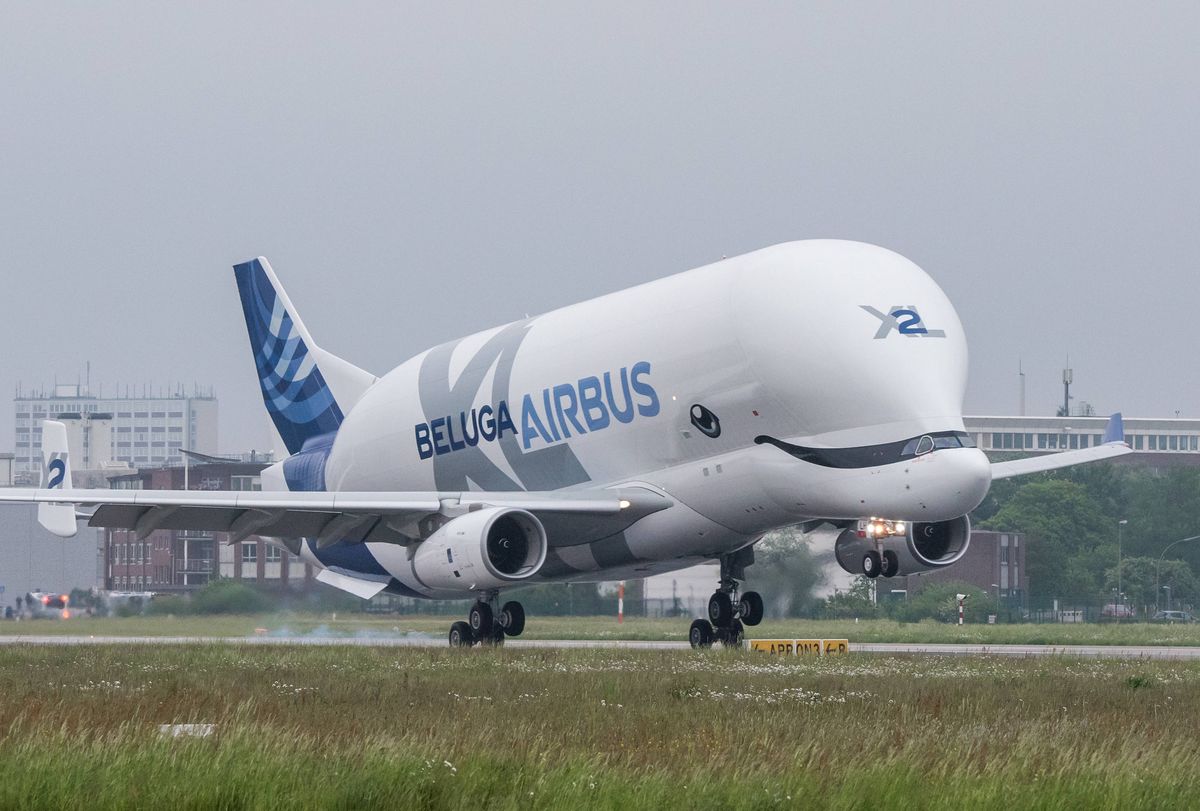 Olbrzym wylądował w Warszawie. Airbus beluga na Okęciu 