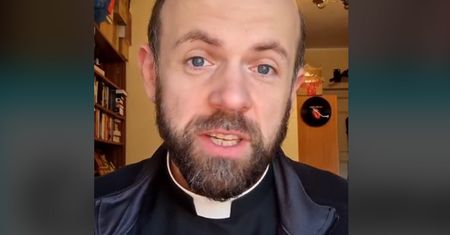 Zapytała co myśli o LGBT. Szczera odpowiedź księdza