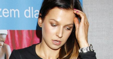 Anna Lewandowska prezentuje sofę zaścieloną kocem za 10 TYSIĘCY i narzeka na życie na walizkach: "Klarcia zapytała, gdzie jest dom..." (FOTO)
