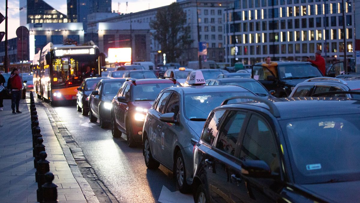 ruch korek korki warszawa centrum samochody 