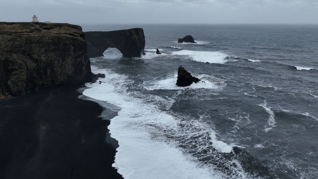 Reynisfjara - jedna z najgroźniejszych plaż na Islandii 
