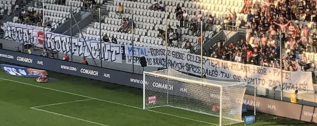Transparent kibiców Cracovii podczas meczu z Arką Gdynia
