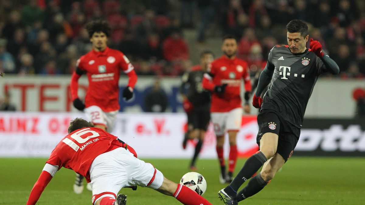 Robert Lewandowski w meczu Mainz - Bayern