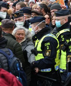 Koronawirus w Szwecji. Policja rozbiła demonstrację koronasceptyków