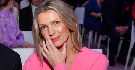Wskoczyła w jeansowe dzwony. Wiosną nie odejdą do lamusa
