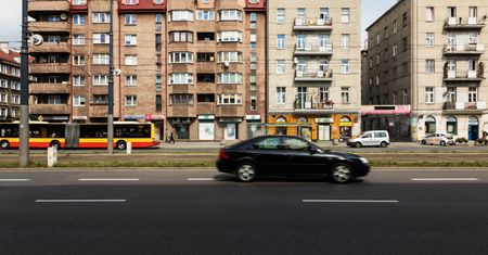 Polacy kupują coraz starsze samochody używane. Są trzy główne powody