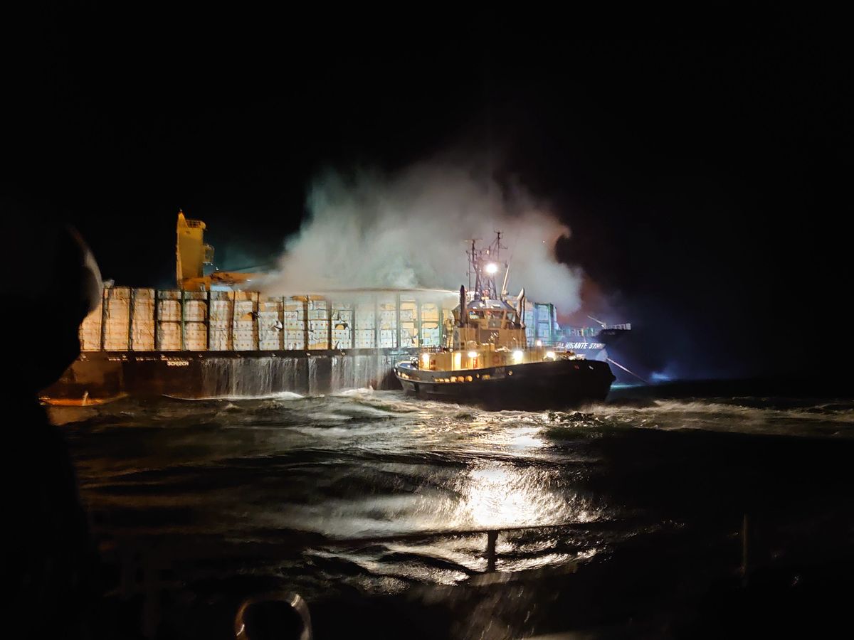 Pożar na masowcu "Almirante Storni" (Fot. kustbevakningen.se)