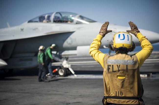 Walka z dżihadystami. Pierwsze zrzuty z bronią dla Kurdów w Kobane