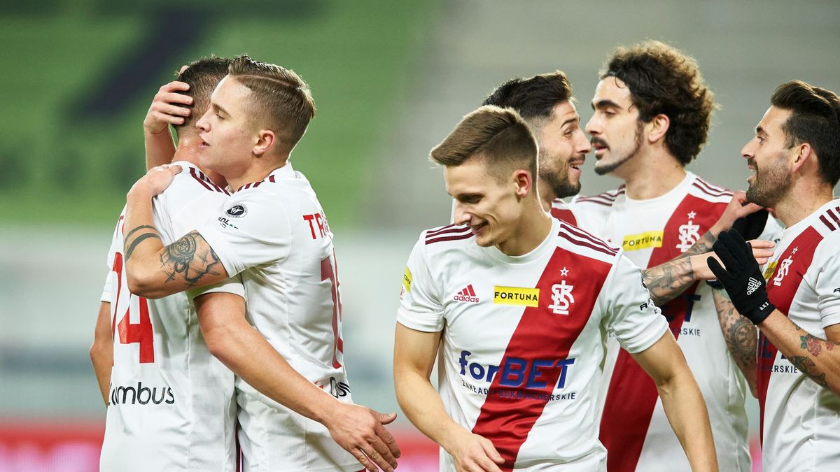 Materiały prasowe / Radosław Jóźwiak / Cyfrasport / Na zdjęciu: radość piłkarzy ŁKS-u Łódź