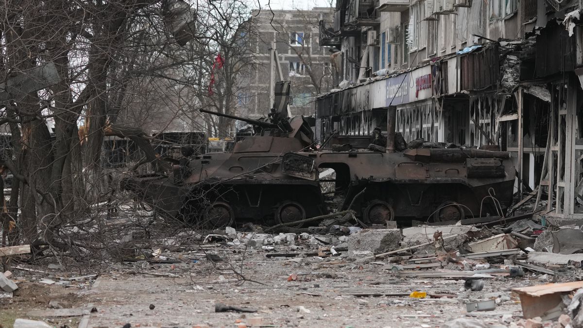 Zniszczony czołg w Mariupolu 