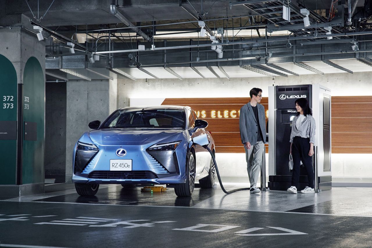 Lexus idzie w ślady Porsche. Ekskluzywne ładowarki do elektryków