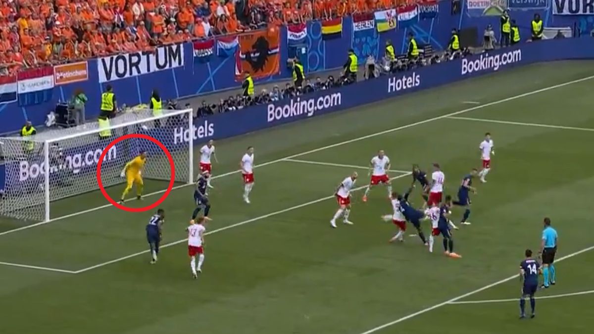 Twitter / sport_tvppl / Na zdjęciu: Wojciech Szczęsny popisał się świetną interwencją