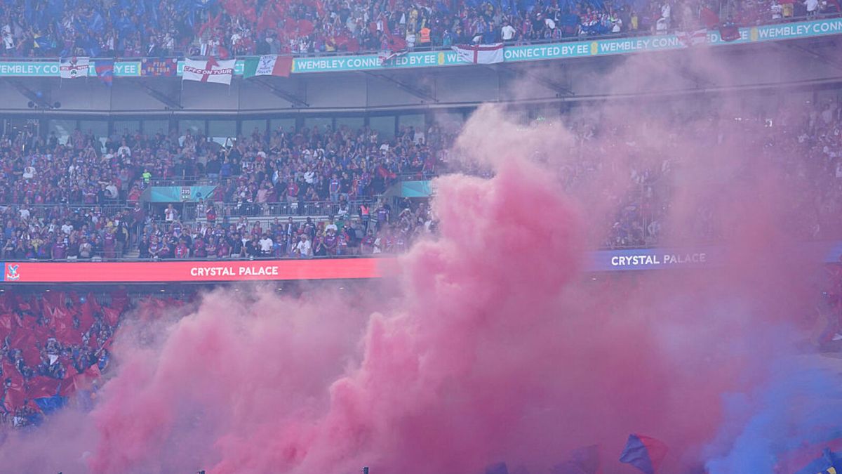 Getty Images / Adam Davy / pirotechnika podczas finału Pucharu Anglii Crystal Palace - Manchester City
