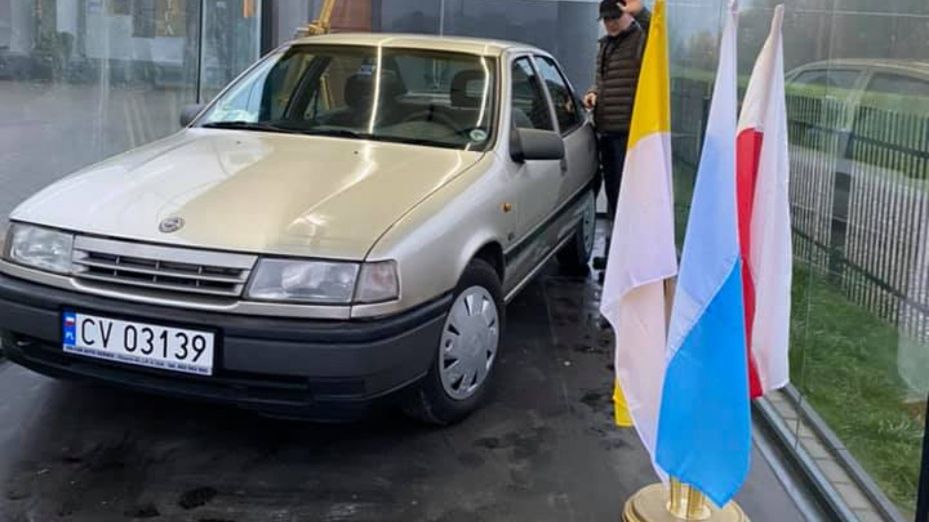 Samochód papieża pojawił się przy sanktuarium w Radzyminie