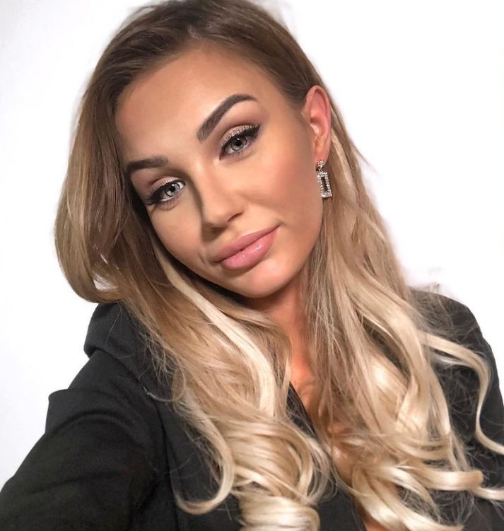 Angela z "Love Island"
